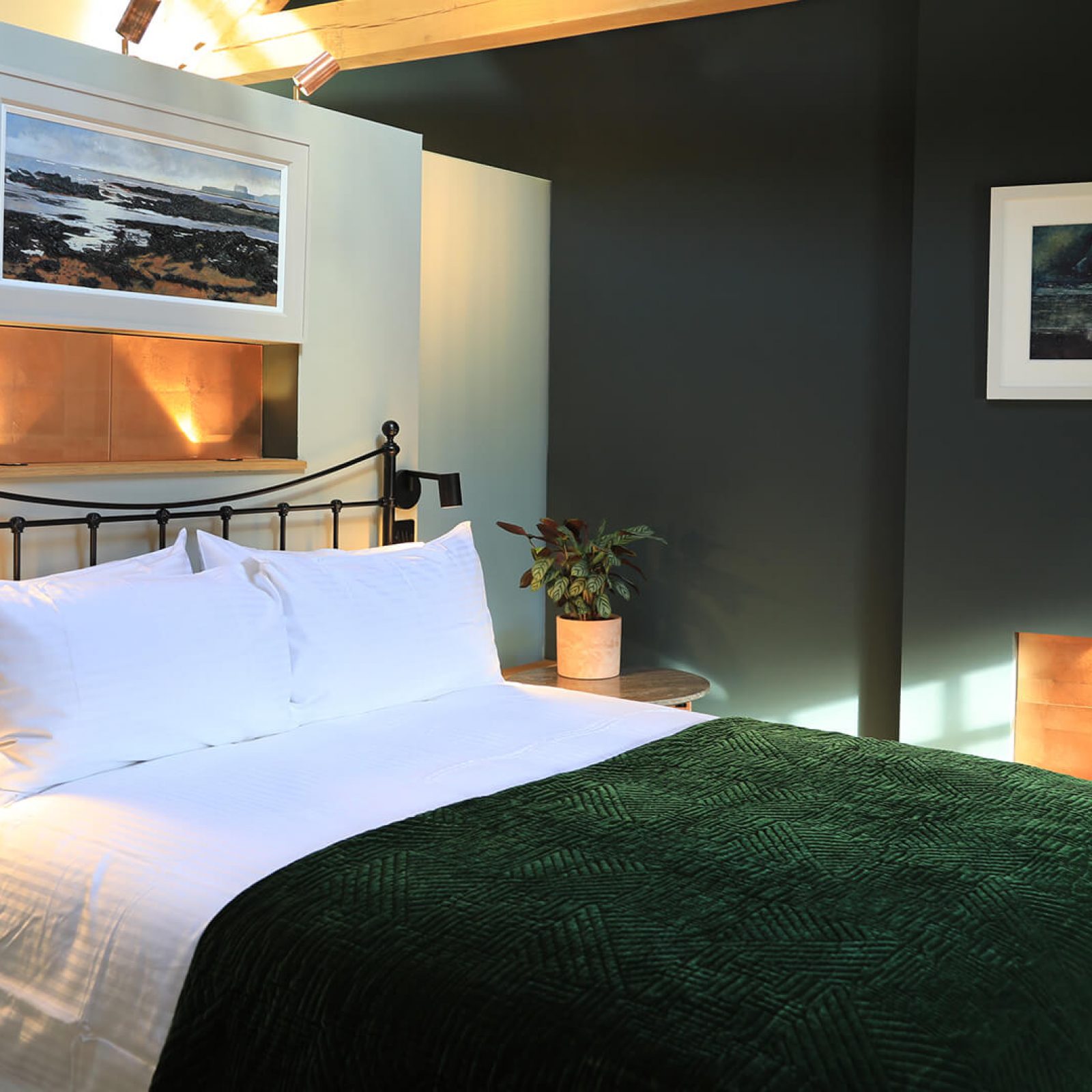 cottage-bedroom-wide